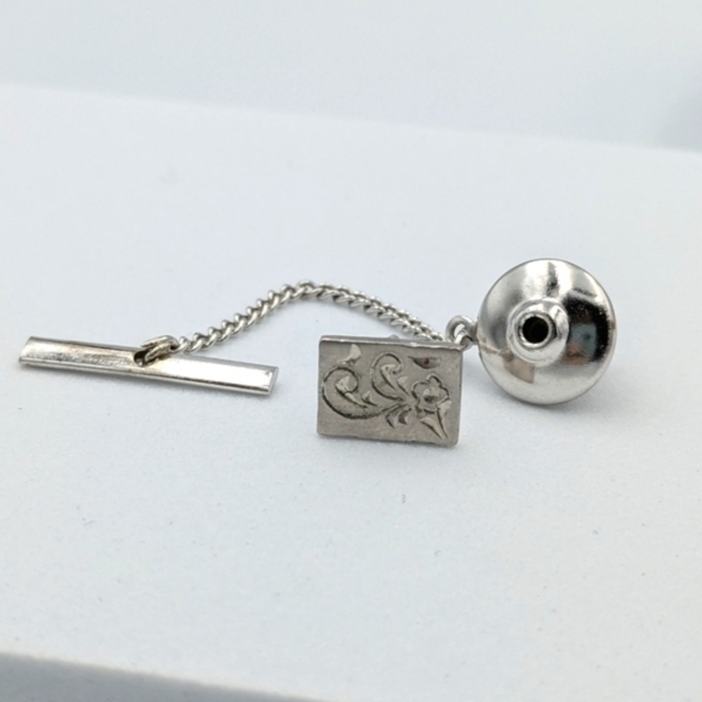 5/25$  Vintage dainty silver tone tie tack